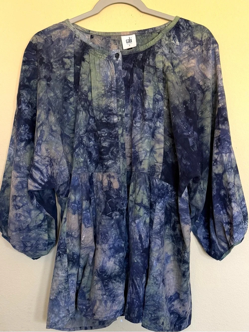 CAbi Woodstock Top Blue Green Tie Dye Linen Blend Babydoll Blouse size large